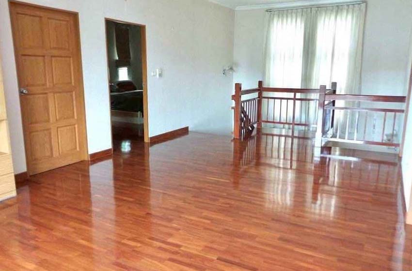 House with Shared Pool in Srinakarin 